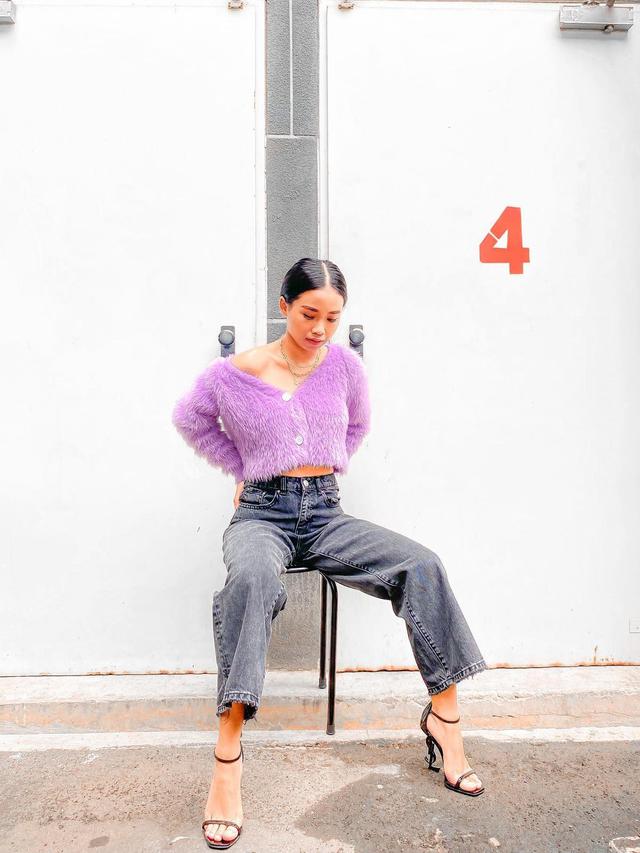 Berperan Jadi ART, Ini 7 Gaya Kasual Ayya Renita di Balik Layar