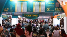 Pengunjung memadati Garuda Travel Fair (GATF) 2017 fase II di JCC, Jakarta, Jumat (22/9). Pameran tersebut diselenggarakan selama tiga hari mulai 22-24 September 2017. (Liputan6.com/Angga Yuniar)