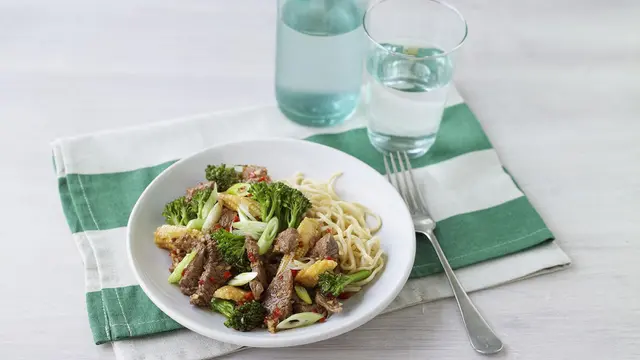 tumis daging sapi dengan brokoli
