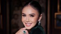 Yuni Shara Konser 3553 akan menjadi perayaan 35 tahun karier dan usia ke-53. Ia membocorkan para bintang tamu konser dari Krisdayanti hingga Ariel Noah. (Foto: Dok. Instagram @yunishara36)