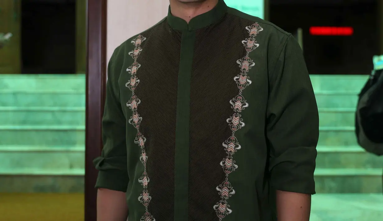 Oleh karena itu, ayah seorang anak itu berharap kesadaran membersihkan Masjid atau menjaga kebersihan tumbuh dari dalam setiap insan. Kegiatan itu juga mendapat dukungan dari istrinya, Alyssa Soebandono. (Nurwahyunan/Bintang.com)