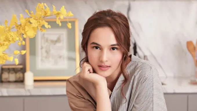 Wajahnya Bikin Hati Adem, Potret Chelsea Islan dengan Makeup Nuansa Pink