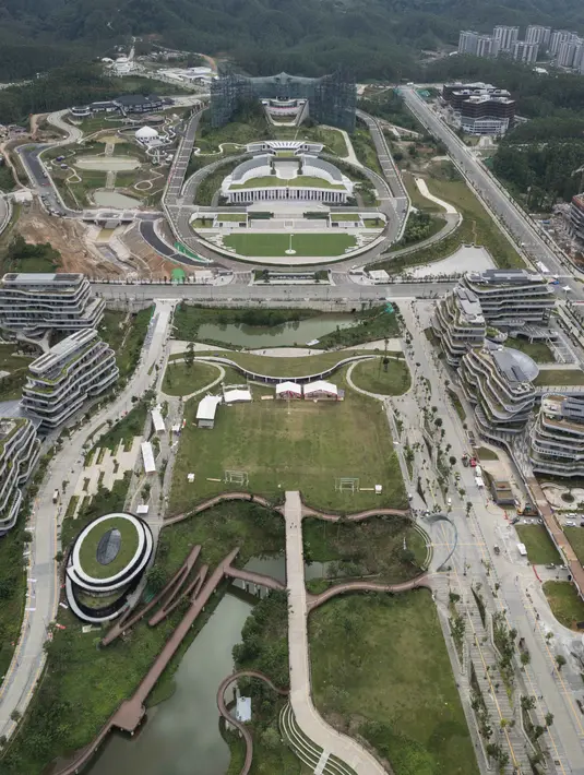 Wapres Gibran Rakabuming Raka mengungkap bahwa pihaknya baru saja mengunjungi IKN pada bulan lalu. Tampak foto udara yang diambil pada 14 Agustus 2025 ini menunjukkan Istana Kepresidenan dan gedung-gedung kementerian pemerintah yang sedang dalam tahap pembangunan di Ibu Kota Nusantara (IKN), ibu kota baru Indonesia yang direncanakan, di Kalimantan Timur. (Foto oleh AFP)