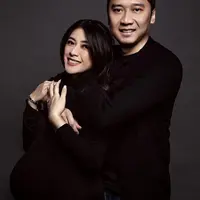 Jalani maternity shoot, Aliya Rajasa akan segera dikaruniai anak keempat. (Sumber: Instagram/ruby_26)