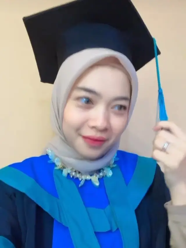Novia Giana jalani wisuda profesi dokter dalam kondisi hamil (Foto: Instagram/@noviagianan)