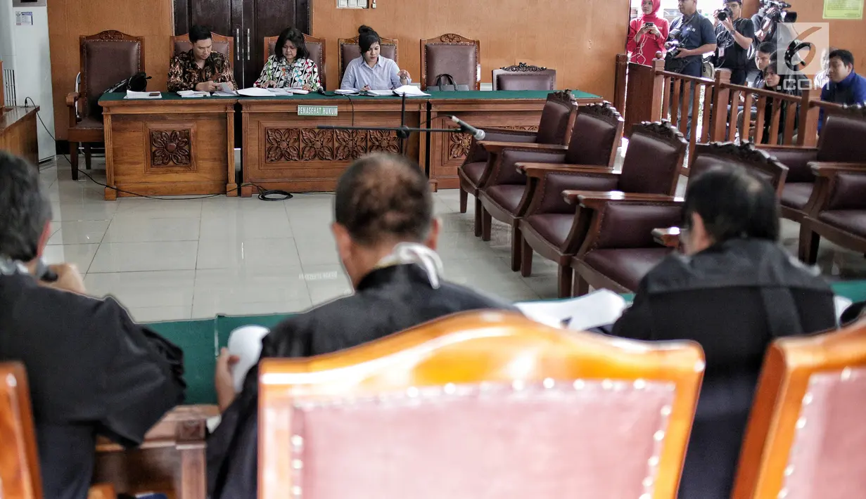 Tim kuasa hukum KPK mengikuti sidang praperadilan mantan Ketum PPP Romahurmuziy di PN Jakarta Selatan, Senin (6/5/2019). Sidang praperadilan ini adalah untuk membacakan permohonan atau gugatan yang sebelumnya diajukan Rommy usai ditetapkan sebagai tersangka oleh KPK. (Liputan6.com/Faizal Fanani)