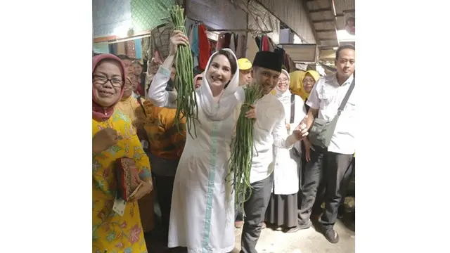6 Potret Emil Dardak Saat Terjun ke Masyarakat, Sederhana dan Bersahaja