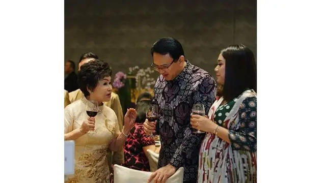 Meski sedang hamil besar, Puput setiap mendampingi Ahok di sebuah acara ulang tahun seorang pengusaha.