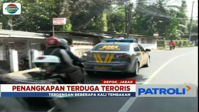 Densus 88 tangkap terduga teroris di depan kantor Kelurahan Mekarjaya, Sukmajaya, Depok.