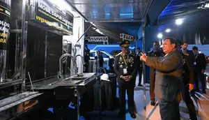 Momen Prabowo Lihat Teknologi Buatan Lokal di Pameran Bhayangkara