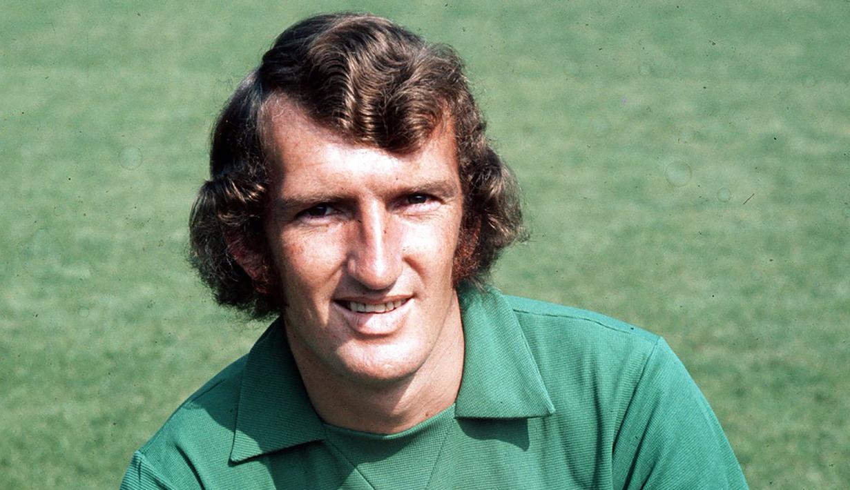 2. Didatangkan Chelsea dari Millwall pada awal musim 1966/1967 dengan mahar 55 ribu euro, penjaga gawang Alex Stepney. Hanya bertahan 3 bulan saja dan cuma bermain dalam 1 laga, ia dilepas ke Manchester United pada September 1966 dengan nilai transfer 61 ribu euro. (twitter.com/ManUtd)