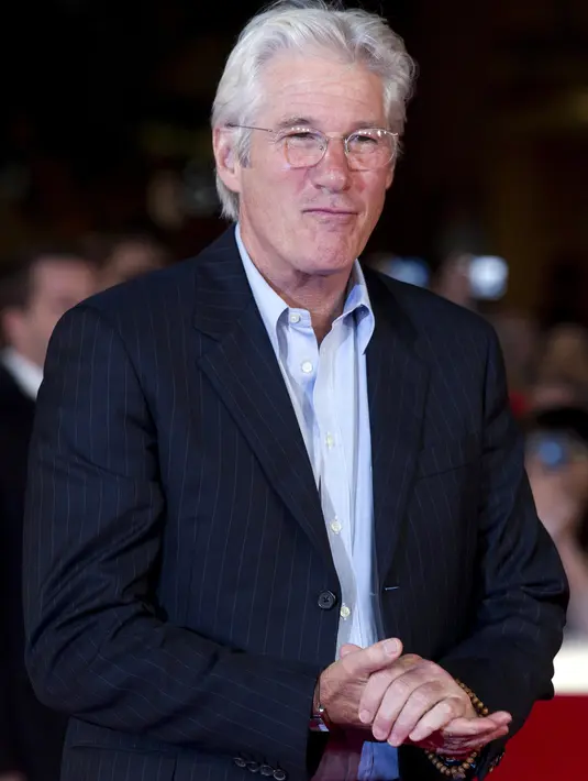 Aktor tampan ini berpakaian seperti seorang gelandangan pada waktu memfilmkan ‘Time Out of Mind’. (Bintang/EPA)