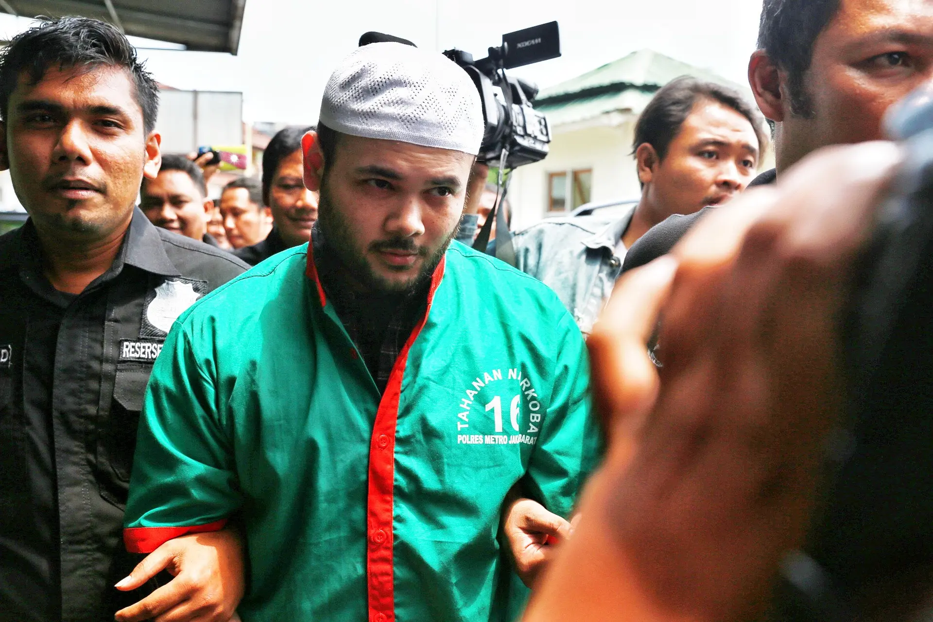 Sudah hampir dua minggu ini, Ridho berada di tahanan Polres Jakarta barat sejak dirinya tertangkap pada 25 Maret 2017 lalu. Seperti yang diberitakan sebelumnya, Ridho telah mengkonsumsi narkoba selama dua tahun. (Adrian Putra/Bintang.com)