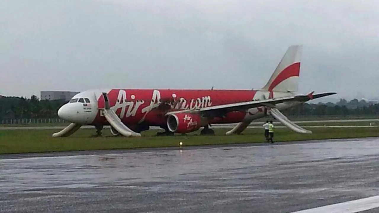 Ngeri, Pesawat AirAsia di Brunei Tergelincir ke Lahan Rumput
