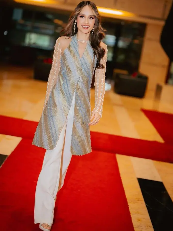 Gaya Cinta Laura Memadukan Busana Tradisional dengan Fashion Modern