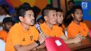 Pemain Persija. Bambang Pamungkas bersama Kapten tim, Ismed Sofyan memberi keterangan jelang syukuran gelar juara Piala Presiden 2018 bersama Dewan Pembina Persija Komjen Pol Syafruddin di Jakarta, Senin (19/2). (Liputan6.com/Helmi Fithriansyah)