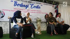Dokter Yaniar Mulyantini (kedua kiri) menjadi pembicara dalam diskusi 'Berbagi Cerita: Saling Dukung dan Peduli Kesehatan Jiwa' di Jakarta, Sabtu (27/4). Kegiatan itu mengajak seluruh masyarakat untuk stop stigma buruk terhadap orang dengan gangguan jiwa. (Liputan6.com/Herman Zakharia)