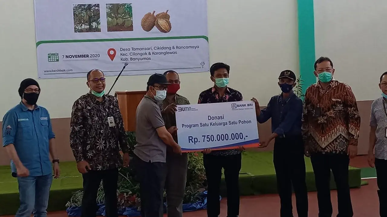 BRImendukung pemberdayaan ekonomi masyarakat desa dalam program  Satu Keluarga, Satu Pohon di Desa Tamansari, Cikadang, dan Rancamaya, Kabupaten Banyumas.
