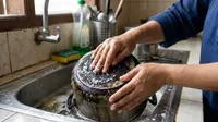 Cara Membersihkan Panci Gosong dengan Garam, Metode Ampuh Bebas Kerak Membandel