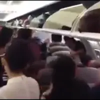 Dalam video berdurasi dua menit lebih tersebut terlihat pramugari Batik Air tengah mondar-mandir di bangku penumpang. (Foto: YouTube.com)