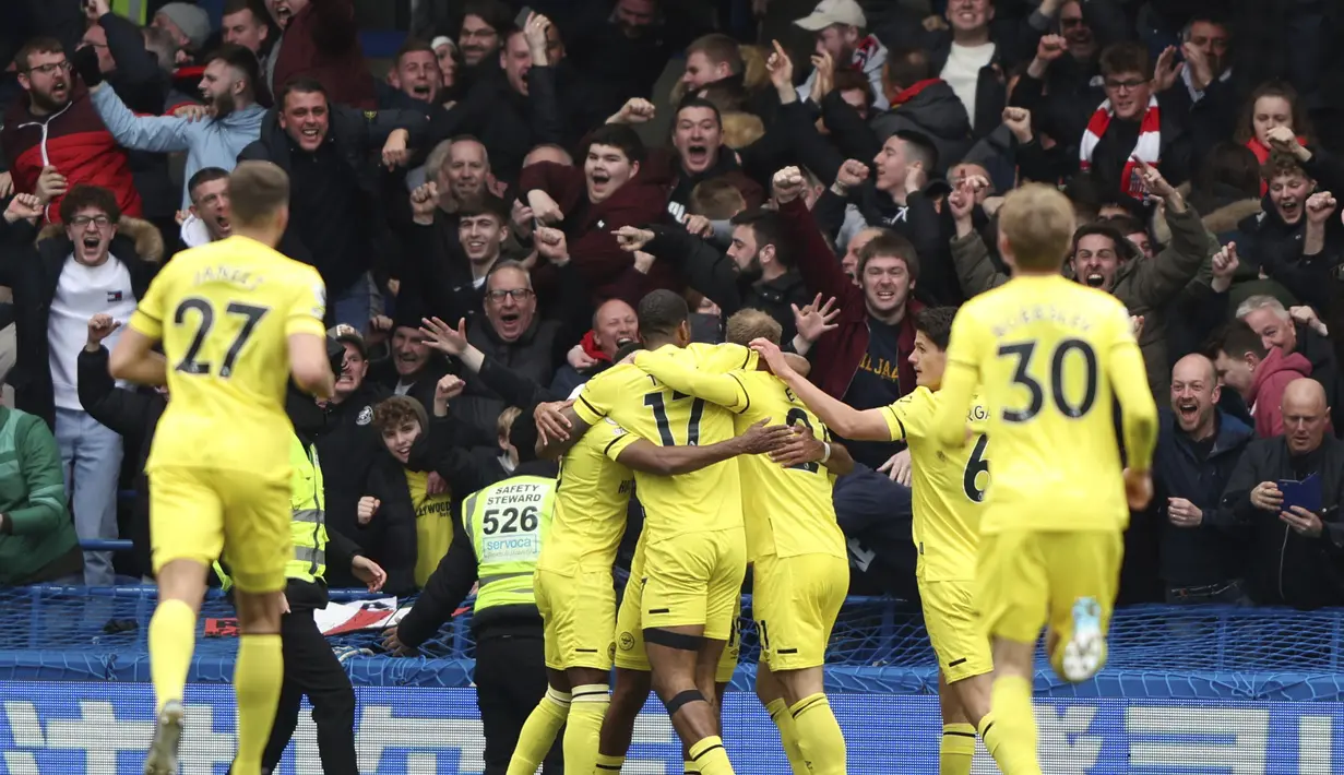 Namun The Bees tidak patah arang. Mereka berhasil membalikkan kedudukan menjadi 4-1 sehingga mereka meraih tiga poin di laga ini. (AP/Ian Walton)