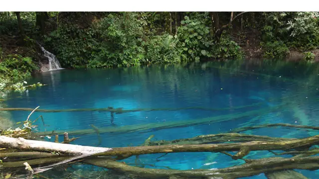 Deretan Danau Indah nan Mistis di Indonesia
