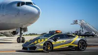 Bandara Ini Pakai Lamborghini Huracan Jadi Mobil Penuntun Pesawat (Carscoops)