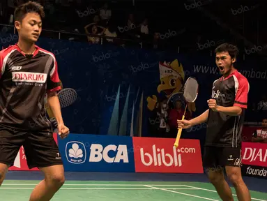 Ganda putra Indonesia, Angger Sudrajat dan Akbar Cahyono, menang atas  ganda putra Malaysia, Zulkiffli Zulfaiz dan Zulkiffli Zulhelmi pada kualifikasi BCA Indonesia Open 2016 di Istora Senayan, Senin (30/5/2016). (Bola.com/Vitalis Yogi Trisna)