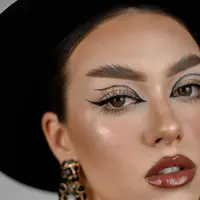 Ilustrasi makeup pesta. (Foto: Unsplash/Roxana Maria)