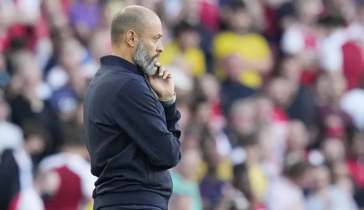 Tottenham Hotspur benar-benar kewalahan meladeni permainan cepat Arsenal. Anak asuh Nuno Espirito Santo itu tak mampu keluar dari tekanan dan dipaksa bertahan total. (AP/Frank Augstein)