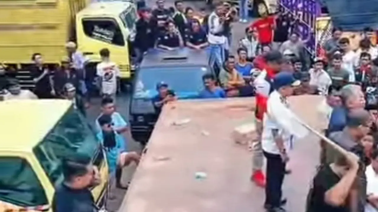 Sopir truk usulkan skema kompensasi bagi sopir truk yang terdampak kebijakan ODOL. (Liputan6.com/Arief Pramono)