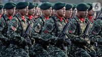Prajurit saat mengikuti parade upacara peringatan HUT ke-74 TNI di Taxy Way Echo Lanud Halim Perdanakusuma, Jakarta Timur, Sabtu (5/10/2019). HUT ke-74 TNI juga menampilkan sejumlah alat utama sistem persenjataan (Alutsista). (Liputan6.com/JohanTallo)