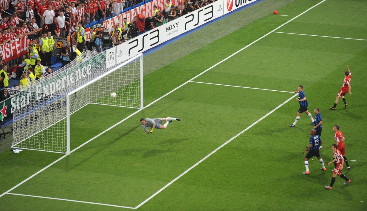 Dibawah asuhan Jose Mourinho, Julio Cesar mempersembahkan Liga Italia, Coppa Italia, dan Liga Champions. (Foto: AFP/Mladen Antonov)