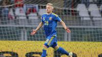 Oleksandr Zinchenko adalah produk Akademi Shakhtar yang sekarang bermain di Liga Rusia bersama FC Ufa. Zinchenko menjadi pencetak gol termuda Ukraina melewati Andriy Shevchenko. (AFP/Marco Bertorello)