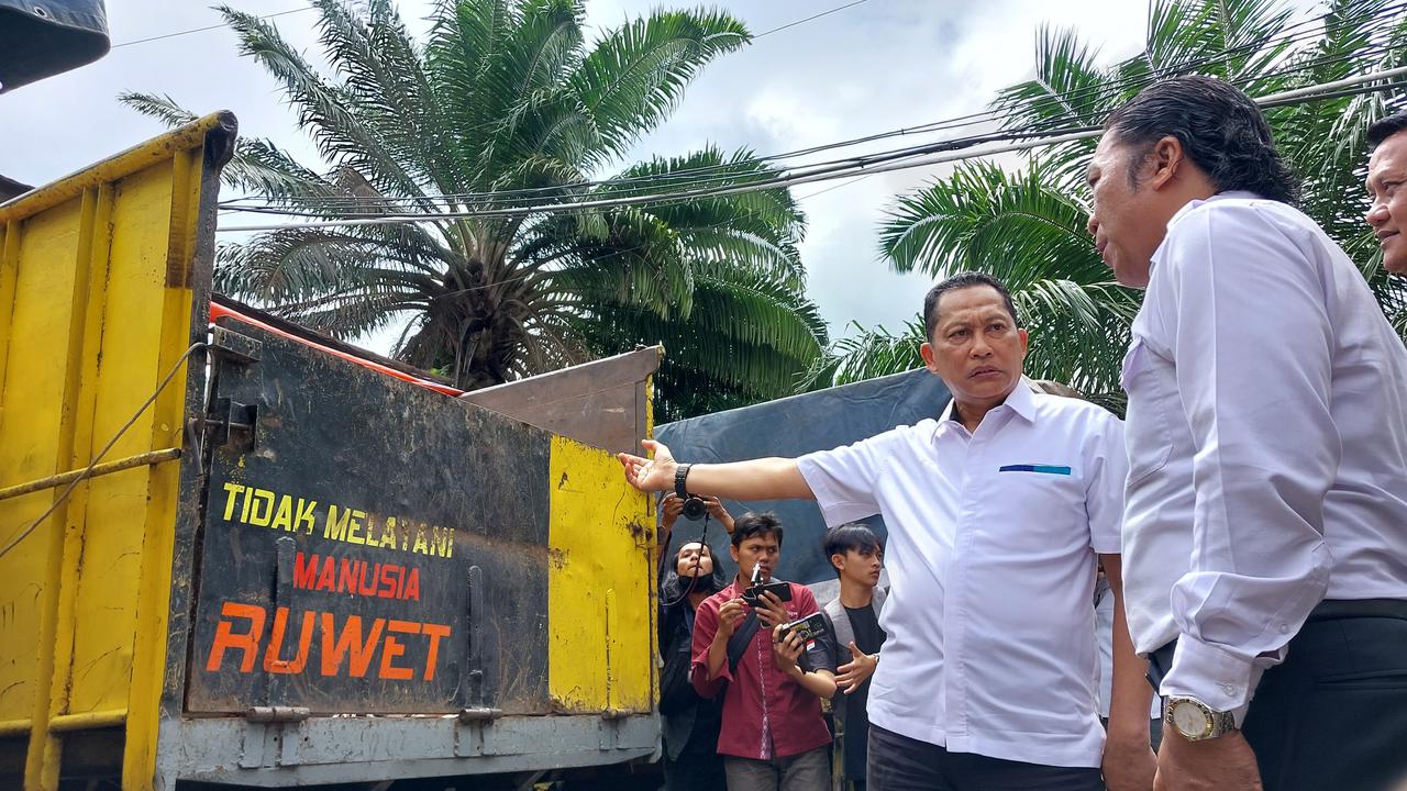 Direktur Utama Perum Bulog Budi Waseso dalam konferensi pers di Polda Banten soal pengoplos beras Bulog