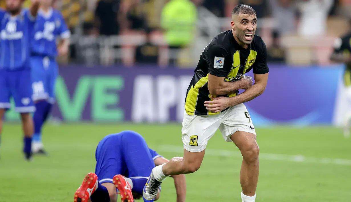 Foto Selebrasi Emosional Abderazak Hamdallah setelah