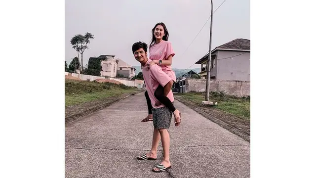 Romantis, Ini 6 Momen Kompak Zoe Abbas Jackson dan Aditya Zoni Pakai Baju Couple