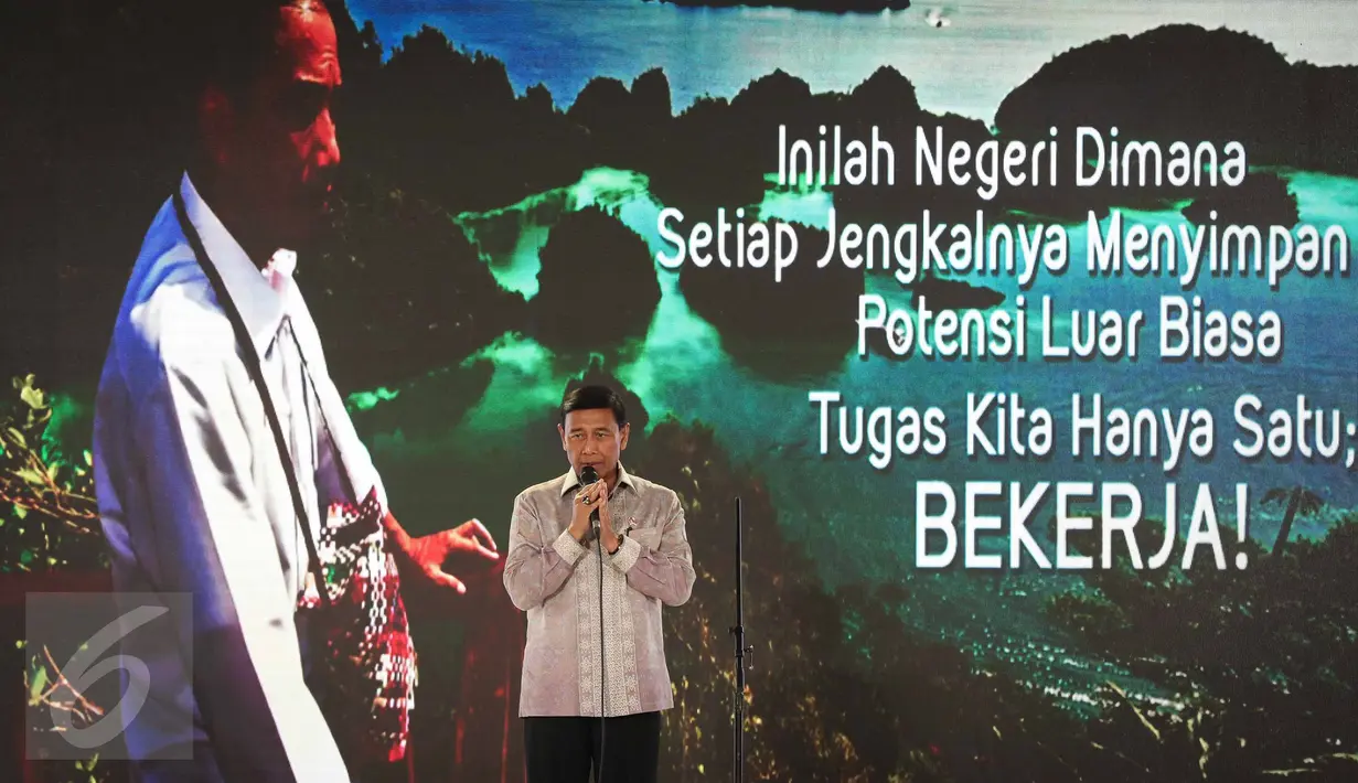 Menkopolhukam Wiranto memberikan sambutan dalam acara Rembuk Nasional 2016 di Jakarta, Senin (24/10). Rembuk Nasional ini digelar bertepatan dengan dua tahun pemerintahan Jokowi-JK, yang dilantik pada 20 Oktober 2014 lalu. (Liputan6.com/Faizal Fanani)