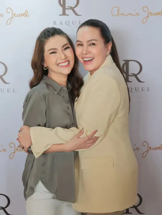 Jadi mana penampilan Sarwendah yang menurutmu paling memikat, Sahabat FIMELA? [Foto: Instagram/sarwendah29]