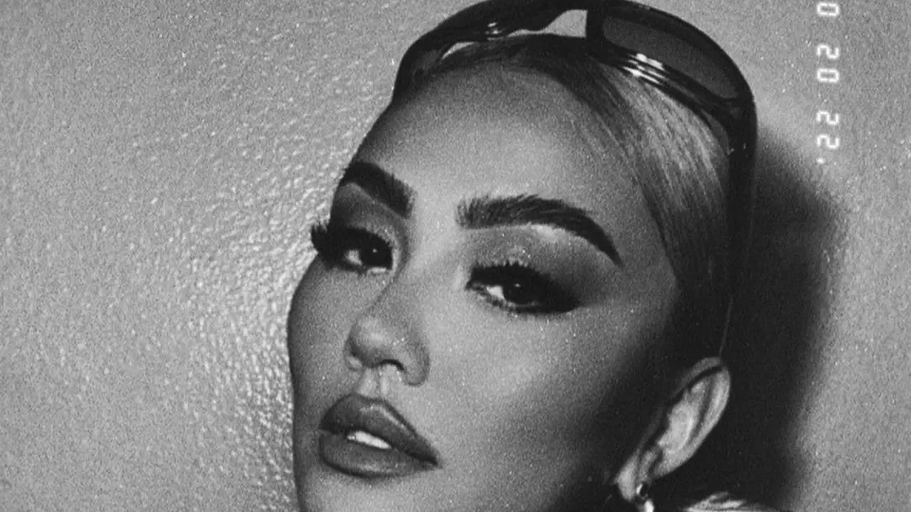 Potret Agnez Mo dengan Makeup Full Lip yang Dikira Operasi Plastik