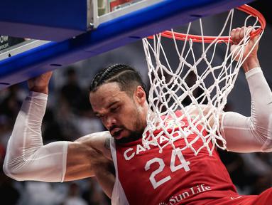 Timnas Basket Kanada yang diperkuat 7 pemain yang berlaga di kompetisi bola basket NBA berhasil meraih kemenangan keduanya di Grup H pada laga kedua Piala Dunia FIBA 2023 di Indonesia Arena, Senayan, Jakarta, Minggu (27/8/2023). Lebanon menjadi korban terbaru Kanada berkat kemenangan telak 128-73. Pemain Kanada, RJ Barrett yang mengemas 17 poin dinobatkan sebagai MVP pada laga tersebut. Dengan hasil ini Dillon Brooks dkk sementara memimpin klasemen sementara Grup H dengan 4 poin hasil dari dua kali kemenangan. Bagi Lebanon yang telah menelan dua kali kekalahan, sementara menempati peringkat ketiga dengan koleksi dua poin. (Bola.com/Bagaskara Lazuardi)