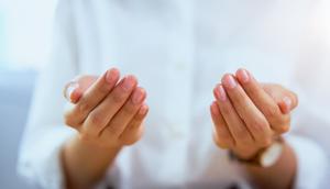 Ilustrasi Berdoa Credit: shutterstock.com