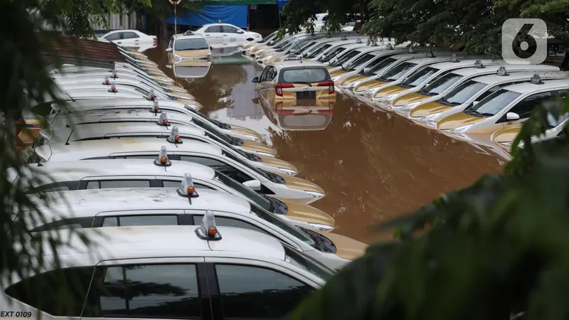 Banjir Jakarta, Pool Taksi Ekspress Terendam