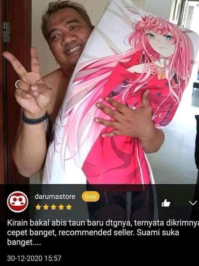 6 Potret Bantal Wibu Ini Nyeleneh Banget, Halu Gambar Anime