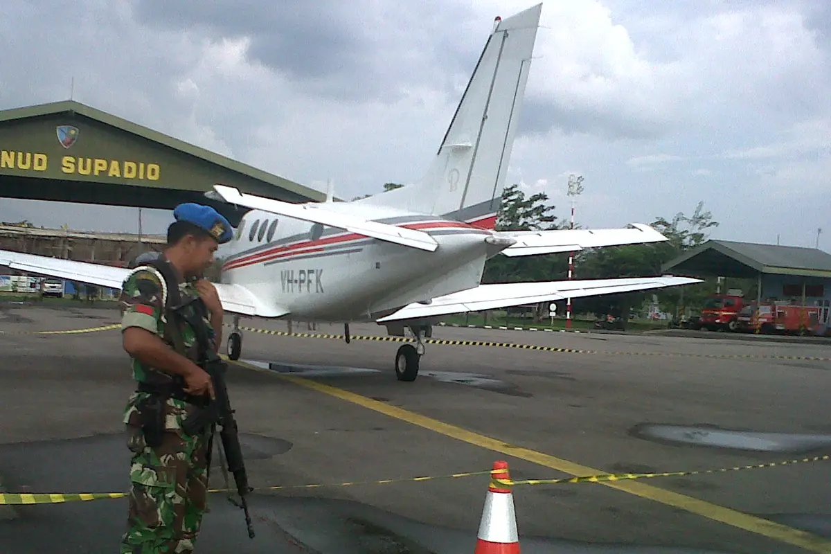 Pesawat Singapura dipaksa mendarat