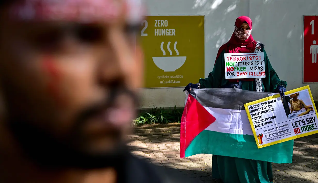 Sejumlah warga melakukan aksi unjuk rasa di luar kantor Perserikatan Bangsa Bangsa (PBB) di Colombo, Sri Lanka pada 20 Agustus 2025. (Ishara S. KODIKARA/AFP)
