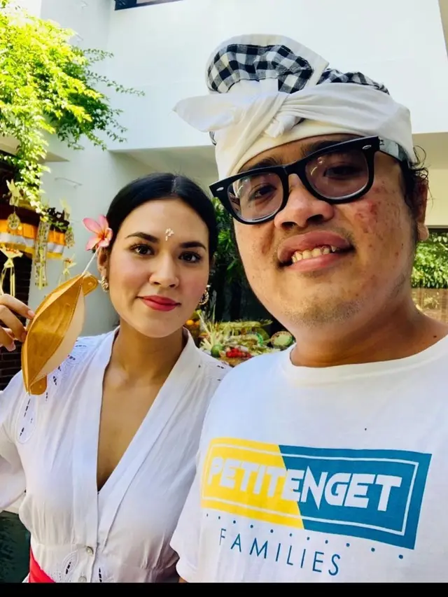 7 Momen Raisa dan Hamish Daud Dalam Upacara Melaspas Untuk Rumah Barunya di Bali