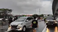 Pembangunan Sebabkan Banjir, Puluhan Warga Tutup Jalan Tol di Makassar