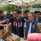 Menteri Perdagangan Zulkifli Hasan (Mendag Zulhas) membuka pasar murah bazar Ramadan di Kalibata City, Area Sanken, Tower Kemuning-Flamboyan, Selasa (4/4/2023).