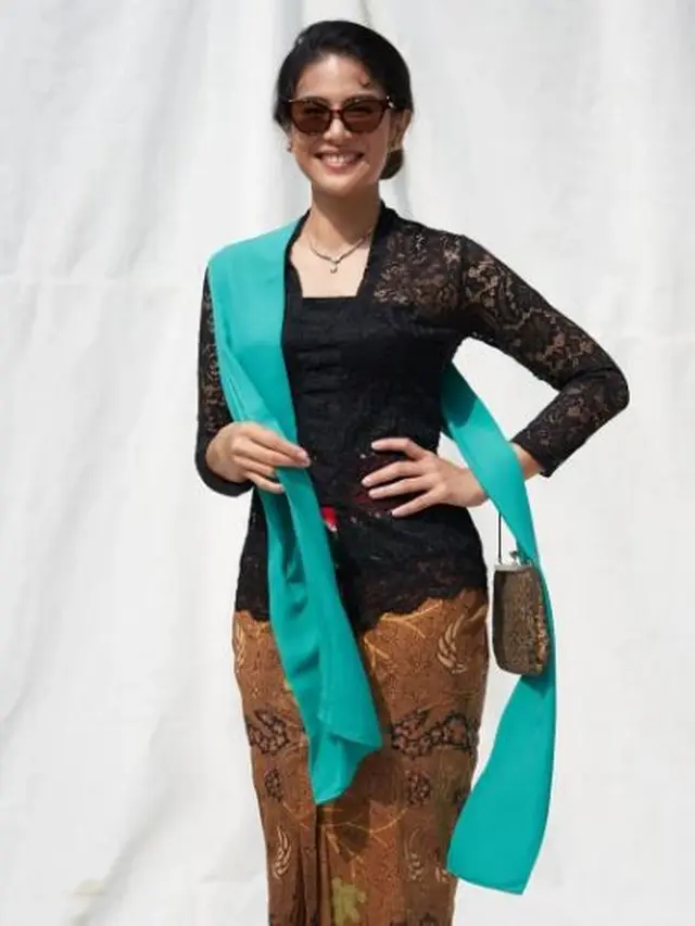 Dian Sastrowardoyo berkebaya (Instagram/therealdisastr)